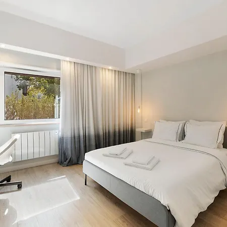 Next To The Trees And The Sea アパート