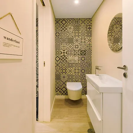 Next To The Trees And The Sea * エストリル