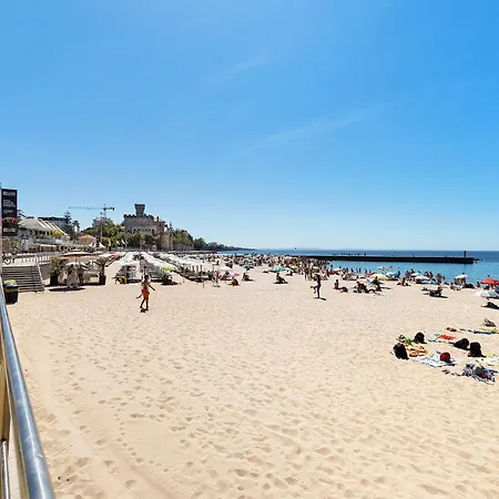 Next To The Trees And The Sea * אסטוריל